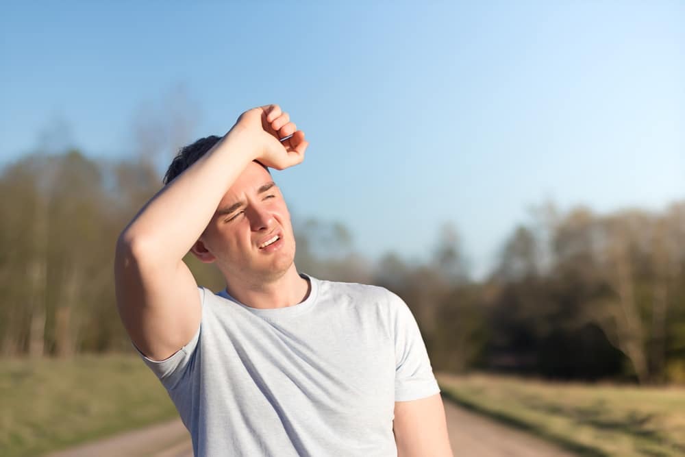 céphalée avec aura, symptômes, déclencheurs, gestion, migraine, aura, douleurs, traitements, prévention, facteurs déclenchants, vision, sensations, maux de tête, recherche, conseils, qualité de vie, médicaments, remèdes, relaxation, techniques de gestion, habitudes de vie, soutien, diagnostic, santé neurologique, bien-être.