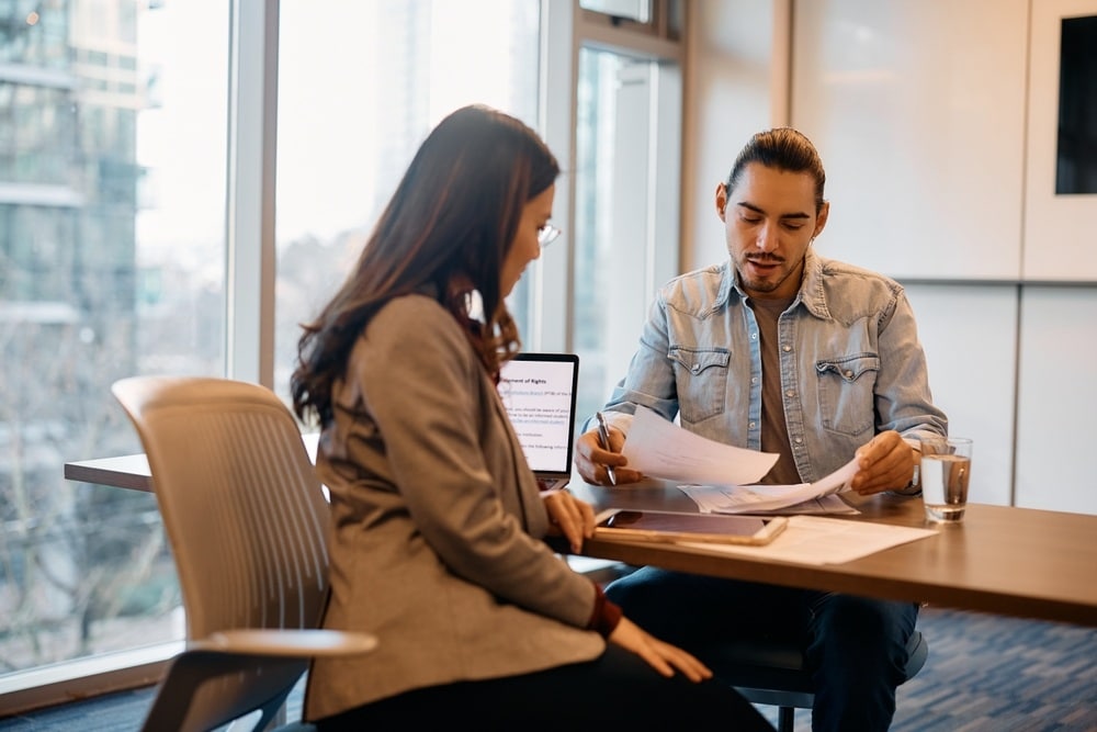 options d'emploi, reclassement professionnel, reconversion, formation, métiers en tension, compétences transférables, marché de l'emploi, recherche d'emploi, accompagnement, coaching, entreprises, bilan de compétences, auto-entrepreneur, télétravail, entrepreneuriat, stages, alternance, reconversion professionnelle, secteur d'activité, réseau professionnel, offres d'emploi, techniques de recherche, soutien à l'emploi, employabilité, transition de carrière.