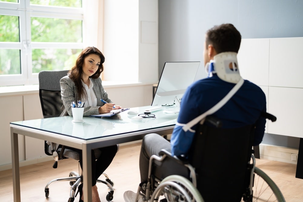 reclassement, accident de travail, employé, santé au travail, réhabilitation, indemnisation, procédures, droits des travailleurs, réintégration, évaluation des compétences, formation professionnelle, adaptation de poste, législation, accompagnement, conseils, soutien psychologique, retour à l'emploi, employabilité, plan de reclassement, mesures de sécurité, bilan de compétences, impact professionnel, relations avec l'employeur, prévention des accidents.