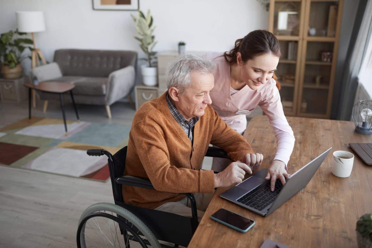 auxiliaire de vie sociale, métier social, carrière d'auxiliaire, fiche métier, aide à domicile, accompagnement social, soins à la personne, soutien aux personnes âgées, métier du service à la personne, devenir auxiliaire de vie, formation auxiliaire de vie, compétences auxiliaire de vie, parcours professionnel, aide aux personnes vulnérables, métier humanitaire, orientation professionnelle, insertion sociale, services sociaux, emploi social, vie professionnelle, travail social, reconversion professionnelle, bien-être à domicile, autonomie des personnes, aide à la vie quotidienne