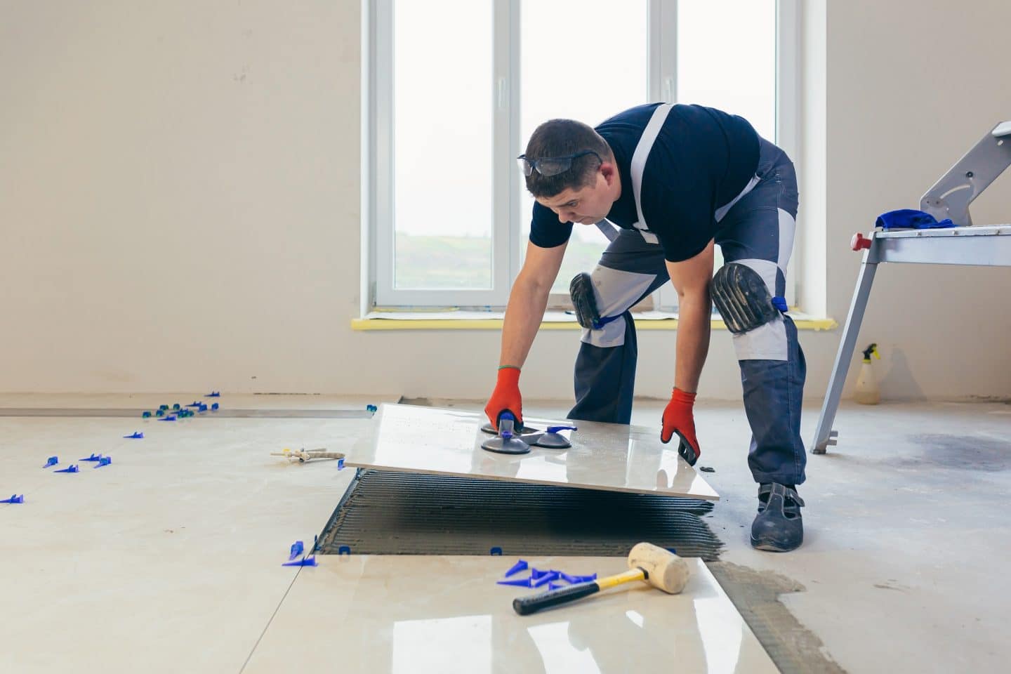 carreleur, métier du bâtiment, fiche métier carreleur, pose de carrelage, revêtement sols, compétences carreleur, carrelage mural, rénovation intérieur, chantier bâtiment, pose faïence, mosaïque, travaux finition, dallage, préparation support, métier manuel, emploi carreleur, décoration sol, techniques pose, carreleur professionnel, revêtement mural, artisan carreleur, travail de précision, secteur bâtiment, pose carreaux, esthétique intérieur, formation carreleur.