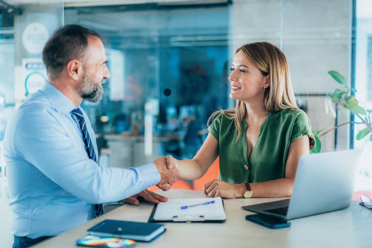 VAE, Validation des Acquis de l’Expérience, bilan de compétences, reconnaissance des compétences, reconversion professionnelle, certification, développement professionnel, parcours professionnel, auto-évaluation, accompagnement professionnel, ORIENTACTION, dossier de validation, livret 2, projet professionnel, compétences, réflexions sur l’avenir, formation continue, évolution de carrière, dispositifs de formation, compétences transférables, épreuve orale, conseils pratiques, évaluation personnelle, choix de carrière.