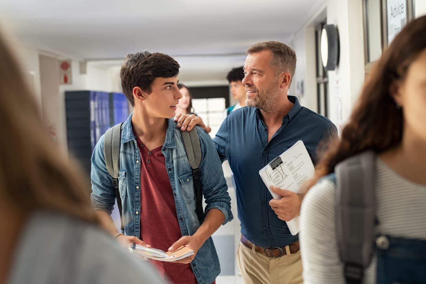 conseiller principal d'éducation, CPE, métier de l'éducation, fiche métier CPE, vie scolaire, gestion des élèves, encadrement scolaire, discipline, accompagnement éducatif, relation avec les familles, compétences pédagogiques, établissement scolaire, prévention des conflits, animation éducative, suivi des élèves, conseil pédagogique, organisation scolaire, gestion des absences, collaboration avec les enseignants, emploi CPE, formation CPE, orientation scolaire, climat scolaire, communication, médiation, éducation nationale.